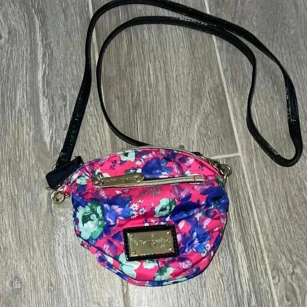 Betsy Johnson small cross bag